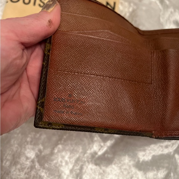 Louis Vuitton Wallet - Picture 5 of 9